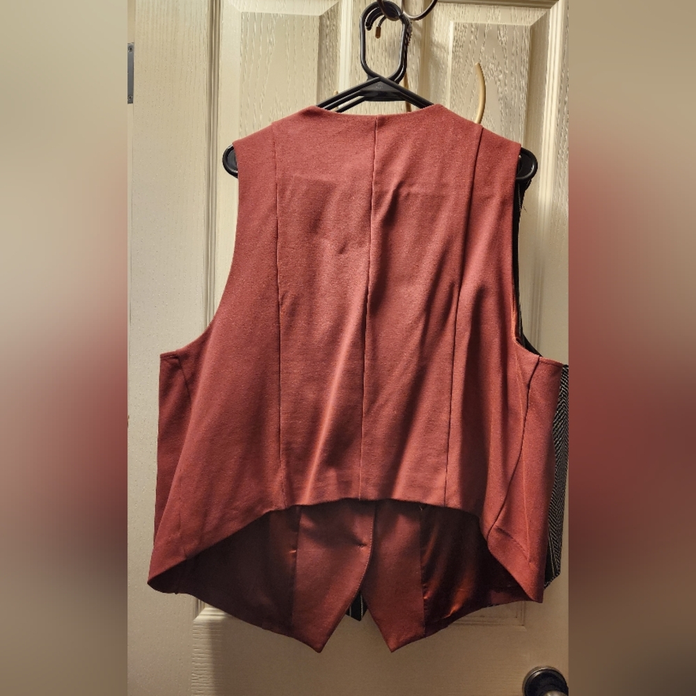 Torrid New Studio Tailored Ponte Fitted Burgundy Button-up Vest Size 3 NWT - Picture 2 of 7